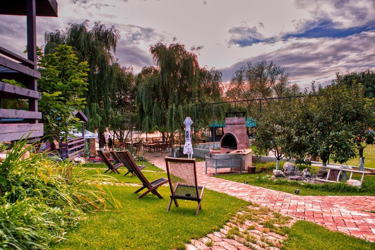 Enpi Lake Resort Iasi Buitenkant foto