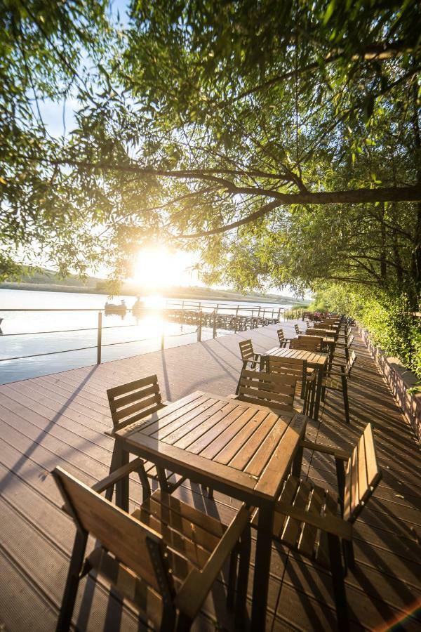 Enpi Lake Resort Iasi Buitenkant foto